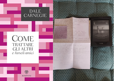 copertina libro "come trattare gli altri e farseli amici" e fogli con i miei appunti